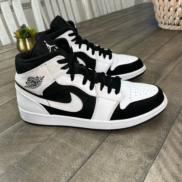 aj1 mid tuxedo